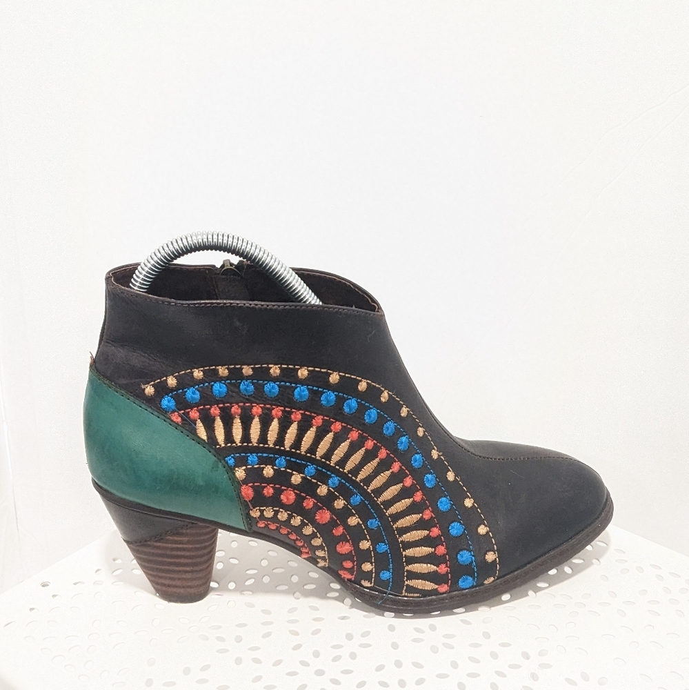 L ' artiste Rhapsody leather boots - Picture 8 of 16